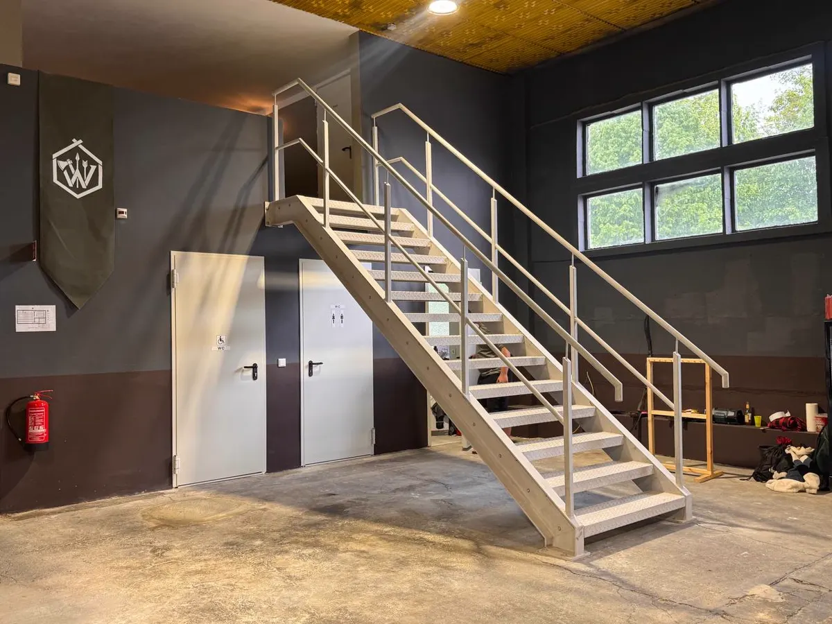 Blick in die Wurfhalla im Rofinpark Eberswalde mit Treppe zur Empore
